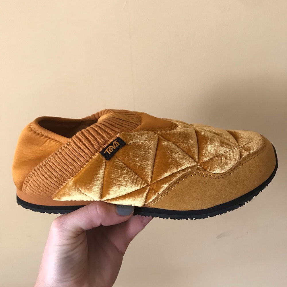 TEVA W Ember Moc Velvet - Amber color size 9